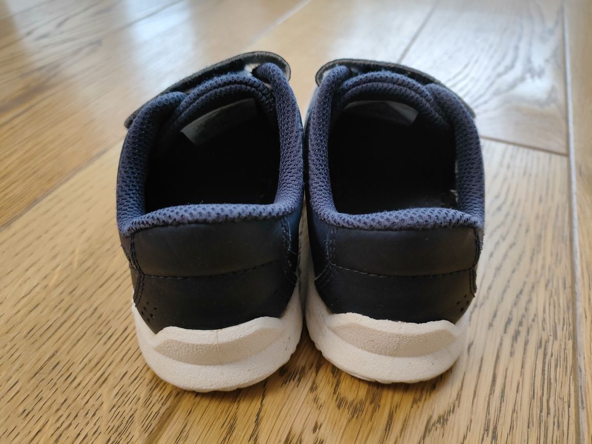 Granatowe buty sportowe chłopięce 31 Artengo Decathlon