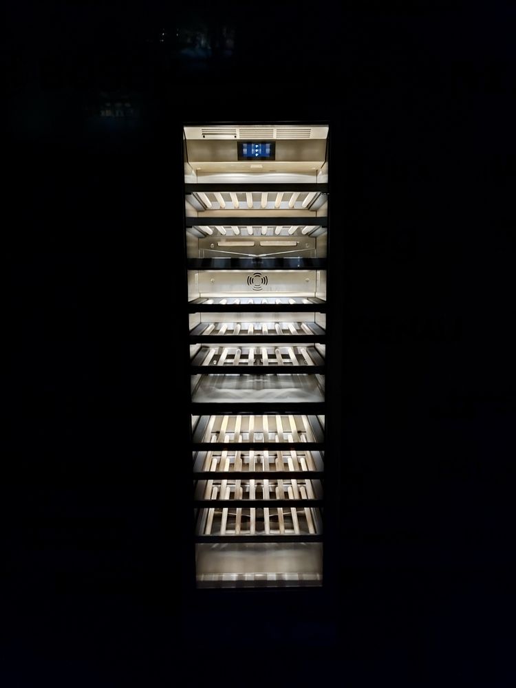 Повновбудована винна шафа GAGGENAU серії Vario400, 3зони, push-to-open