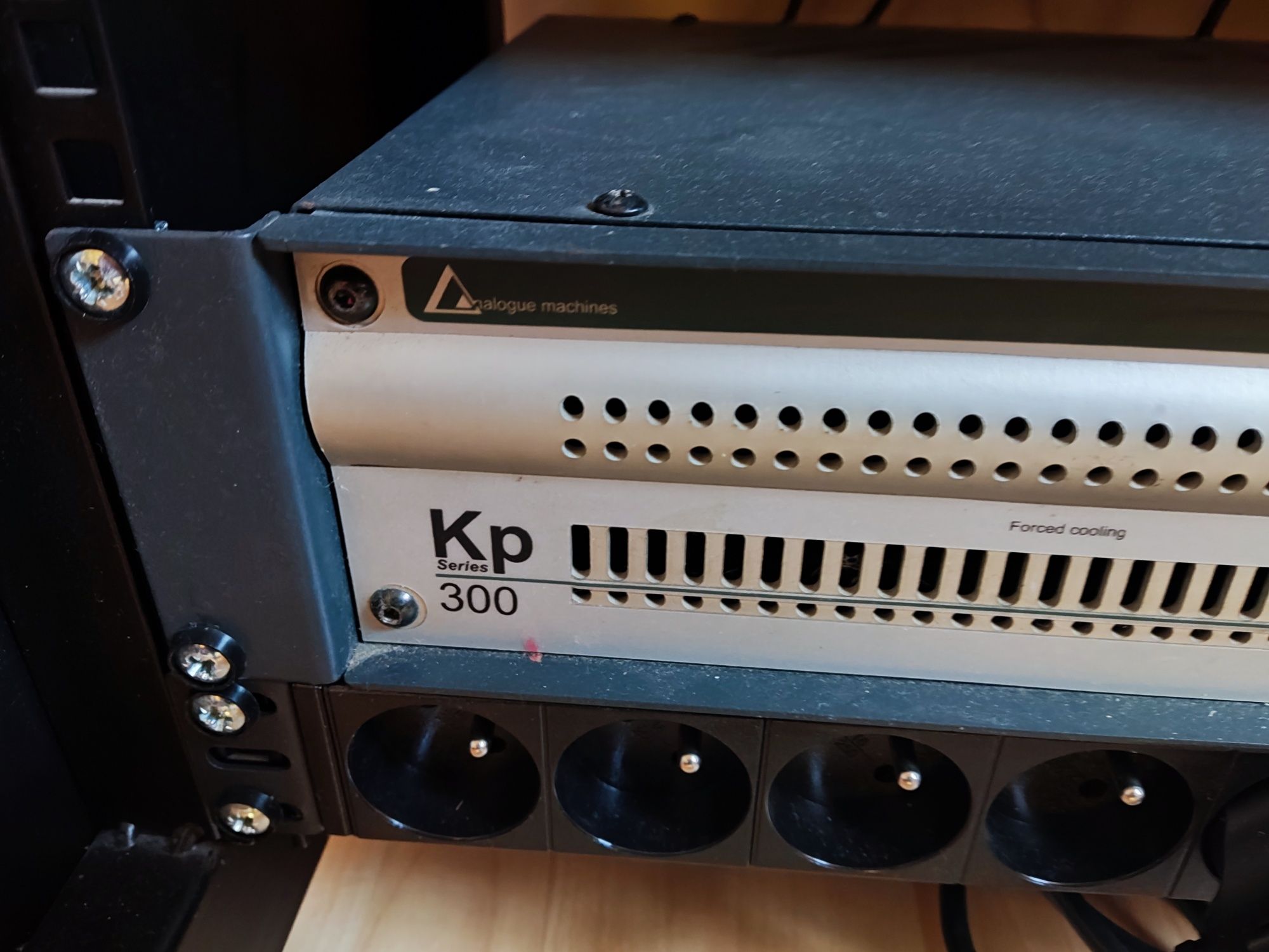 Końcówka mocy Norton KP300 wzmacniacz