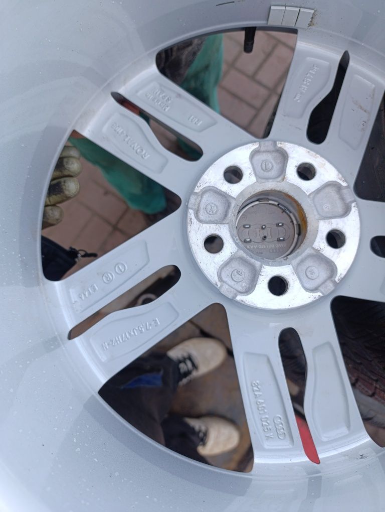 5x100 Felgi Aluminiowe 17 Audi A1 S-Line 82A 7.5Jx17H2 ET46 ładne