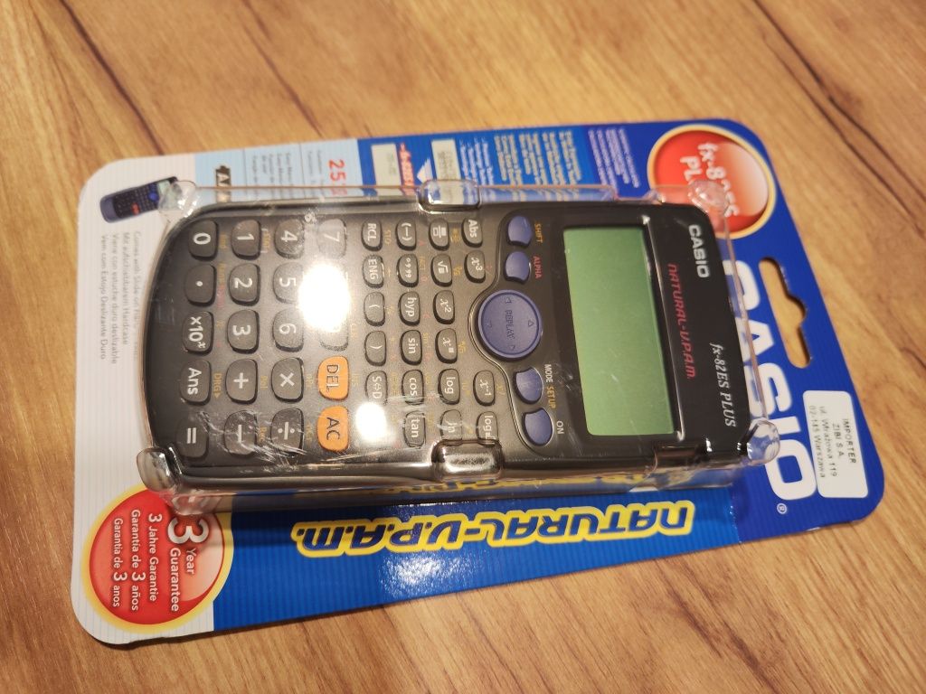 Nowy kalkulator Casio fx-82ES Plus