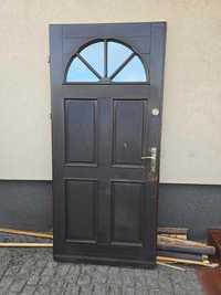 Drzwi wejściowe drewniane solidne