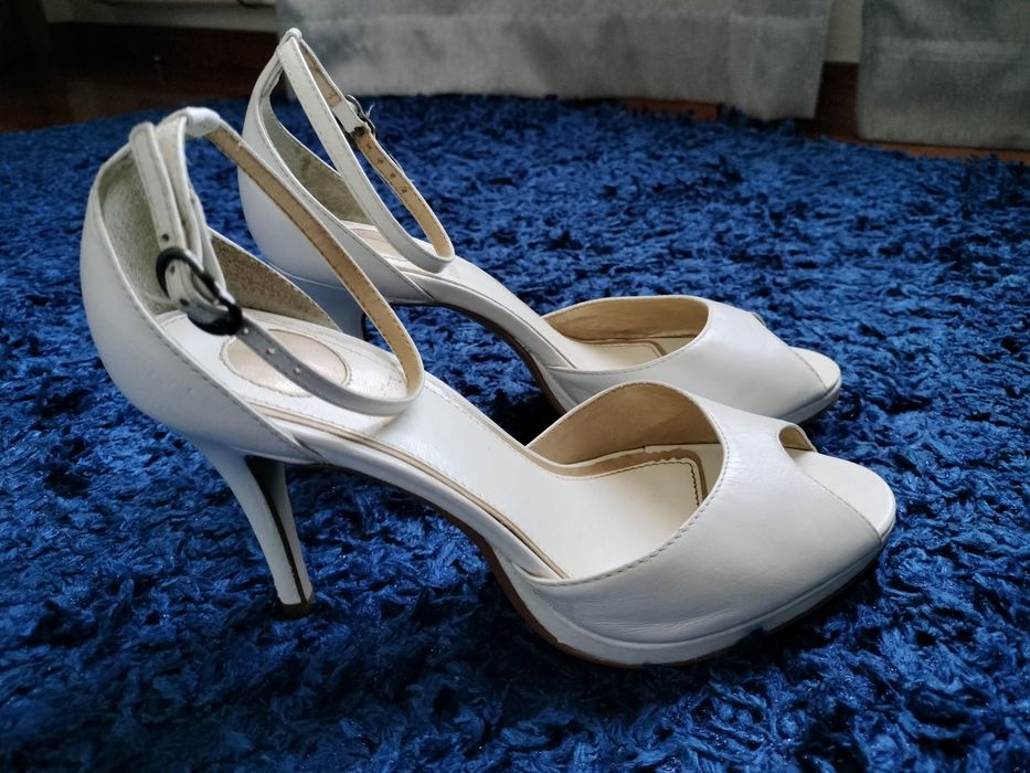 Sapatos brancos 37