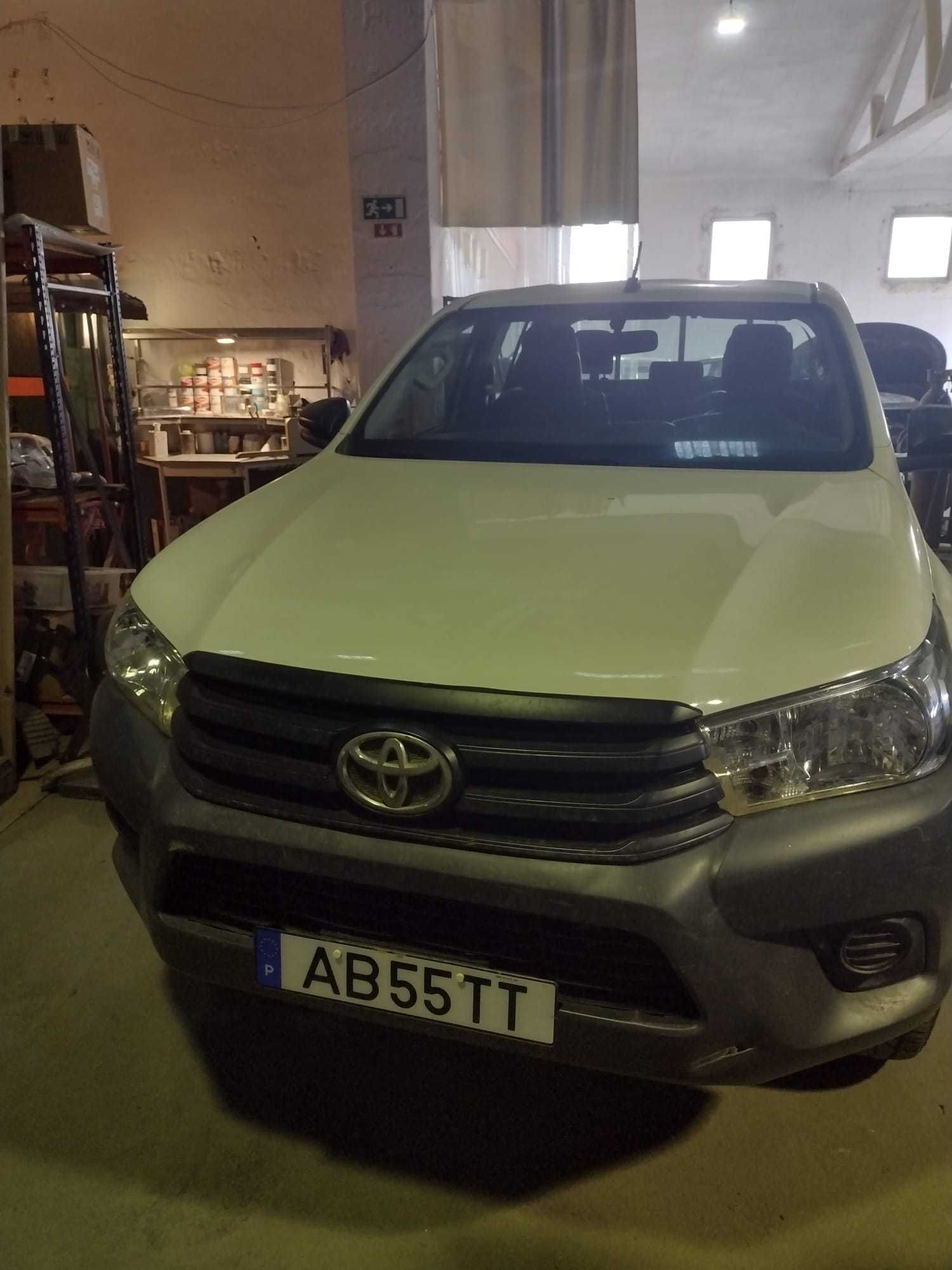 Toyota Hilux, 4x2, com 65 000 Km