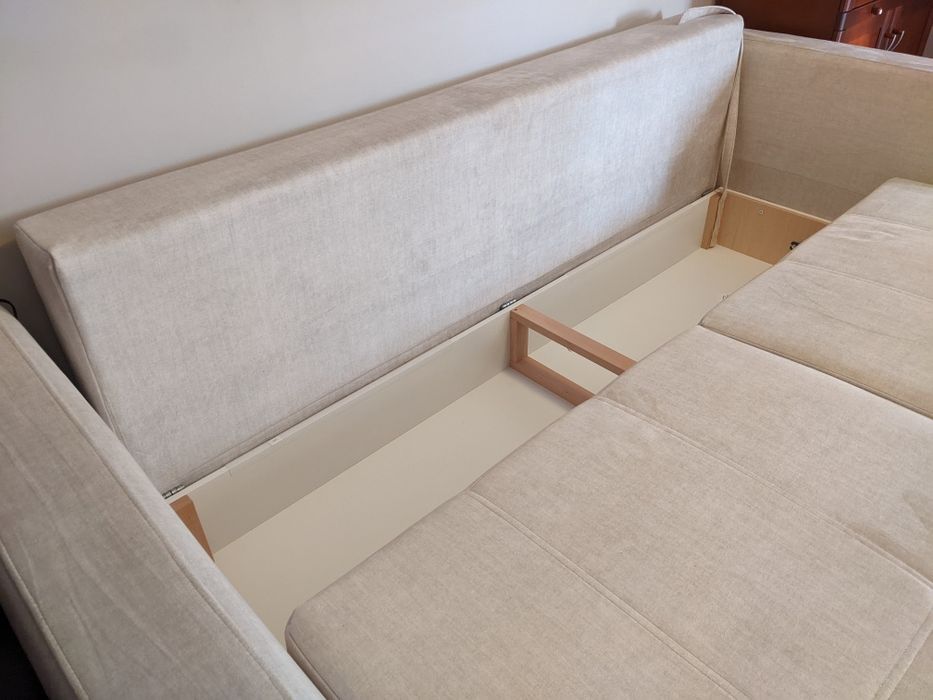 Kanapa z funkcją spania. Materiał plamoodporny.