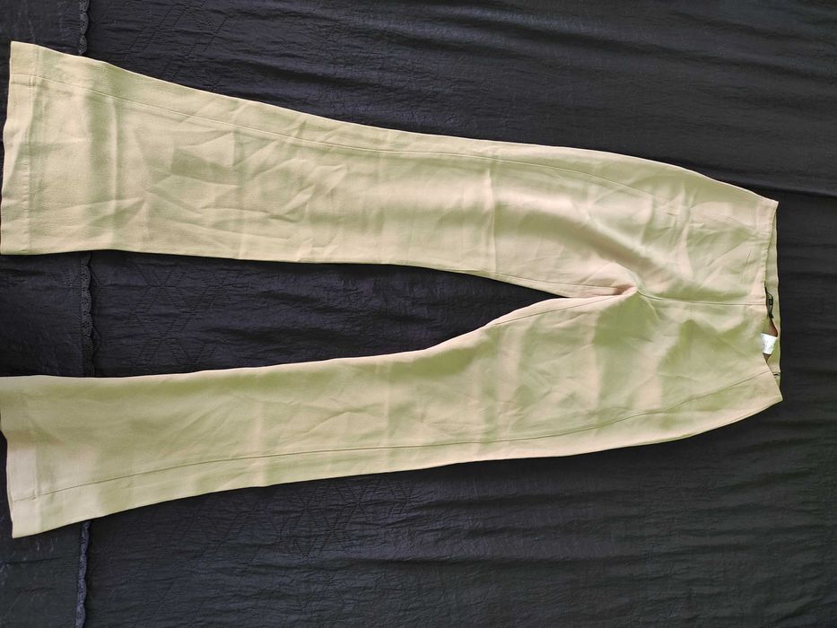 Клеш : ніжно бежевого кольору -висота 114 см ширина Пів обхвату 35