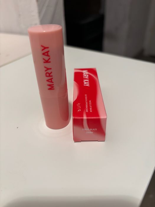 NOWOŚĆ! Koloryzujący Balsam do Ust Coral Blaze Mary Kay