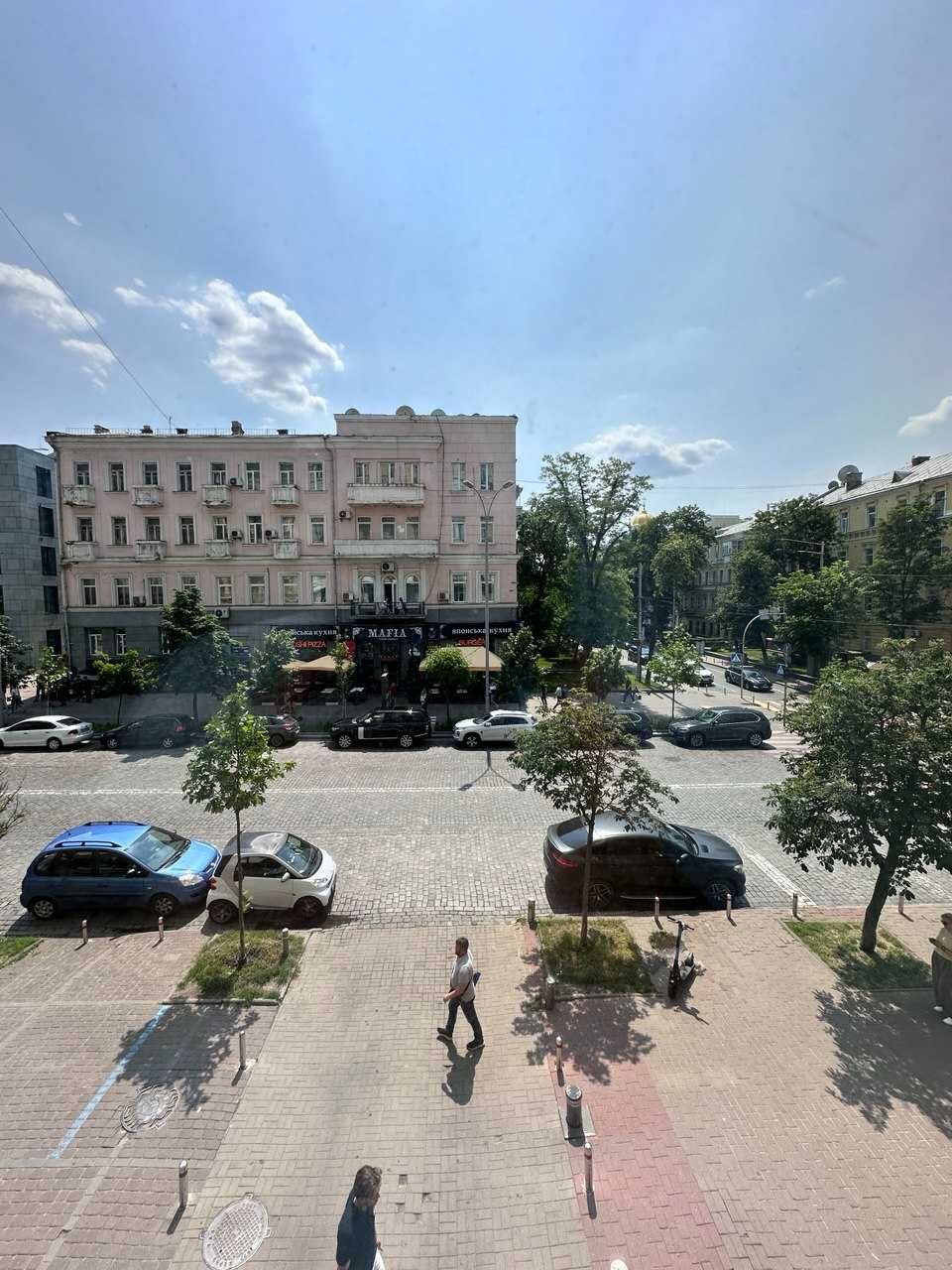 Оренда фасадного офісу вул Б Хмельницького, 32. 42м2, два рівні, без %