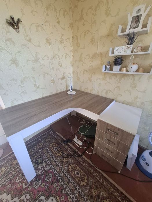 Стіл кутовий письмовий