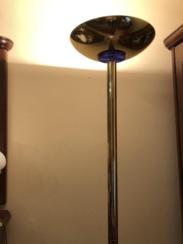 Piękna lampa stojąca