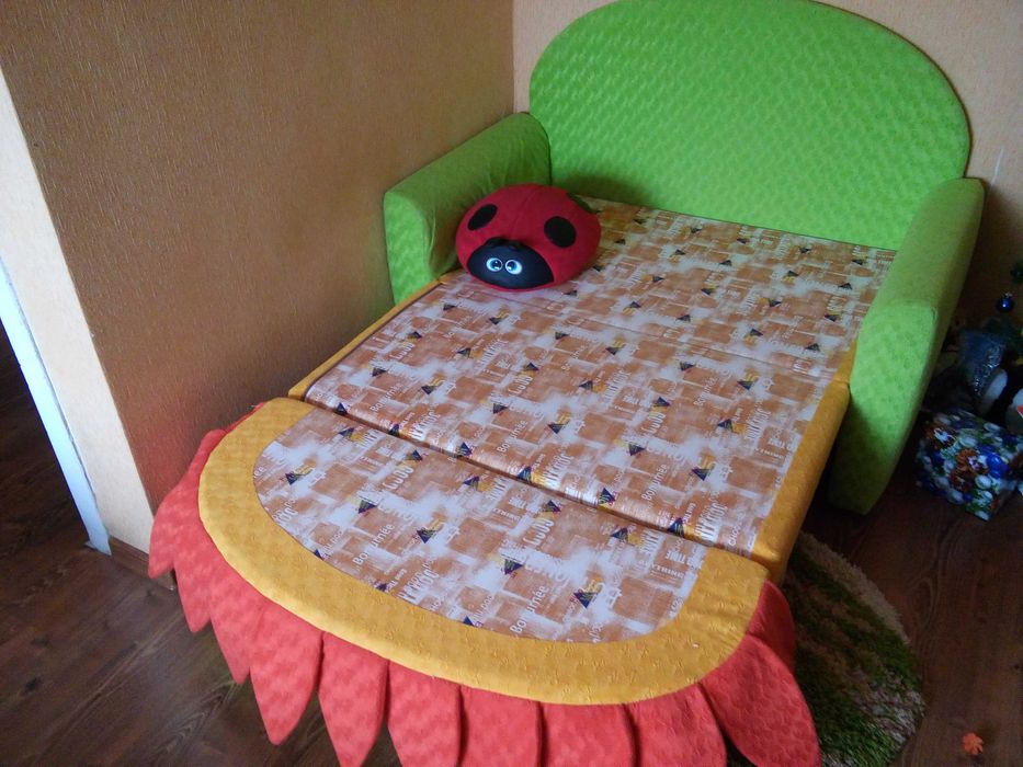 Диван ліжко дитячий