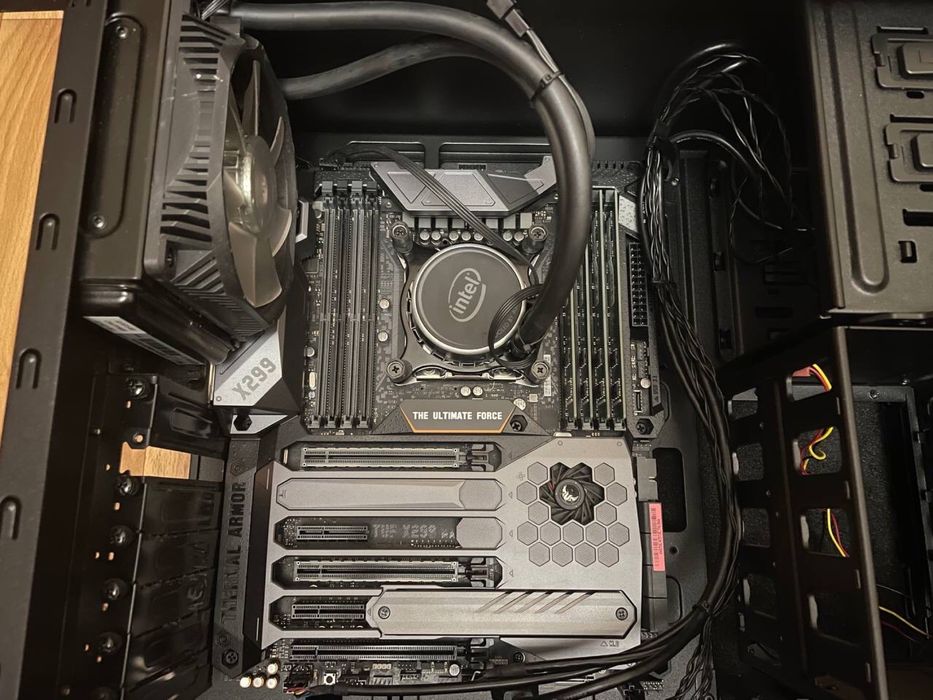 s2066 Asus TUF X299 Mark 1  i7-7740X 16gb DDR4  Водянка Intel