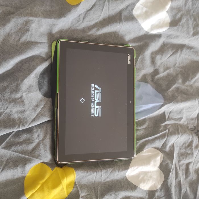 Планшет Asus с дифектамо