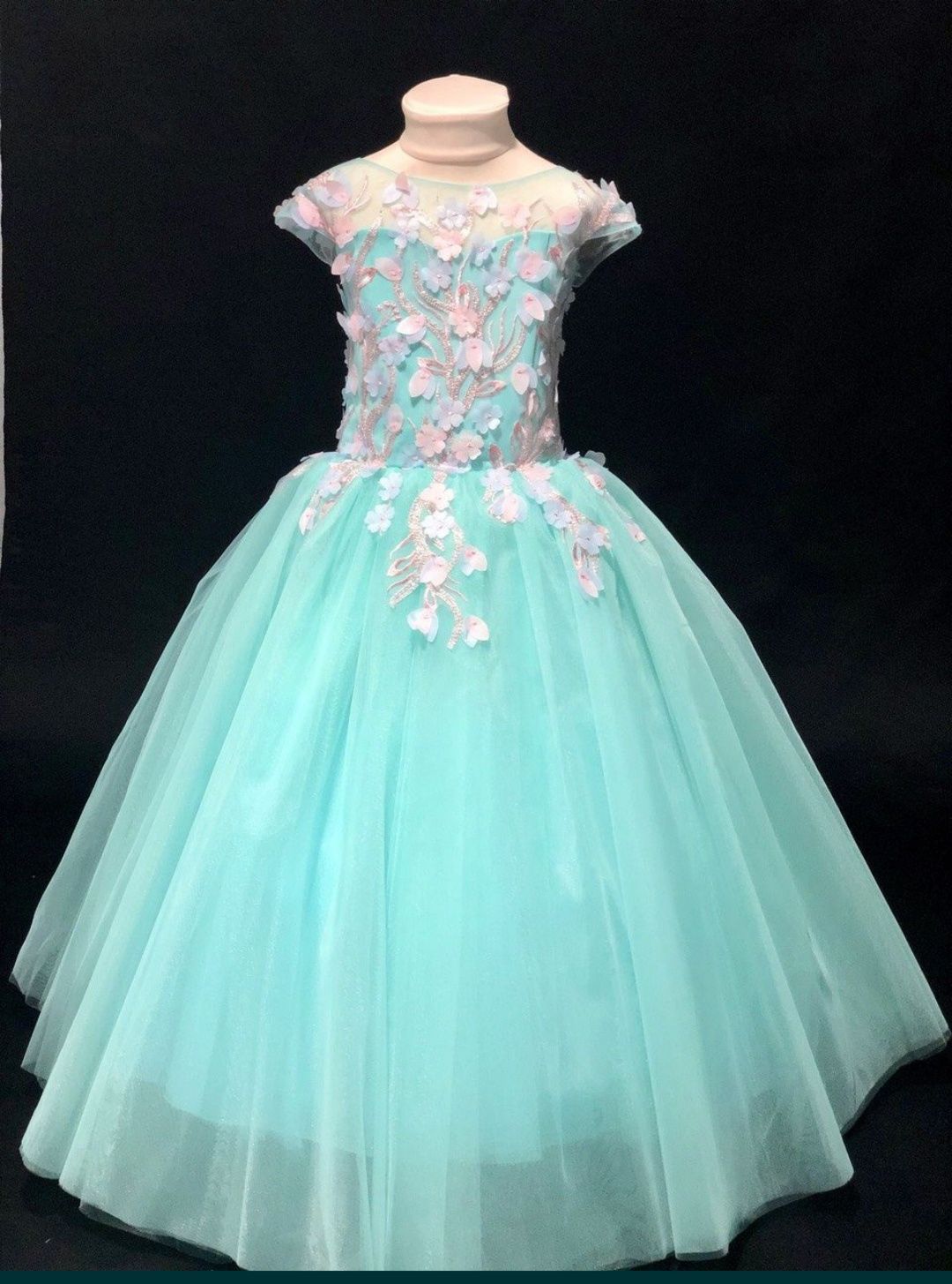 Продам крутейшее нарядное платье 122-128р