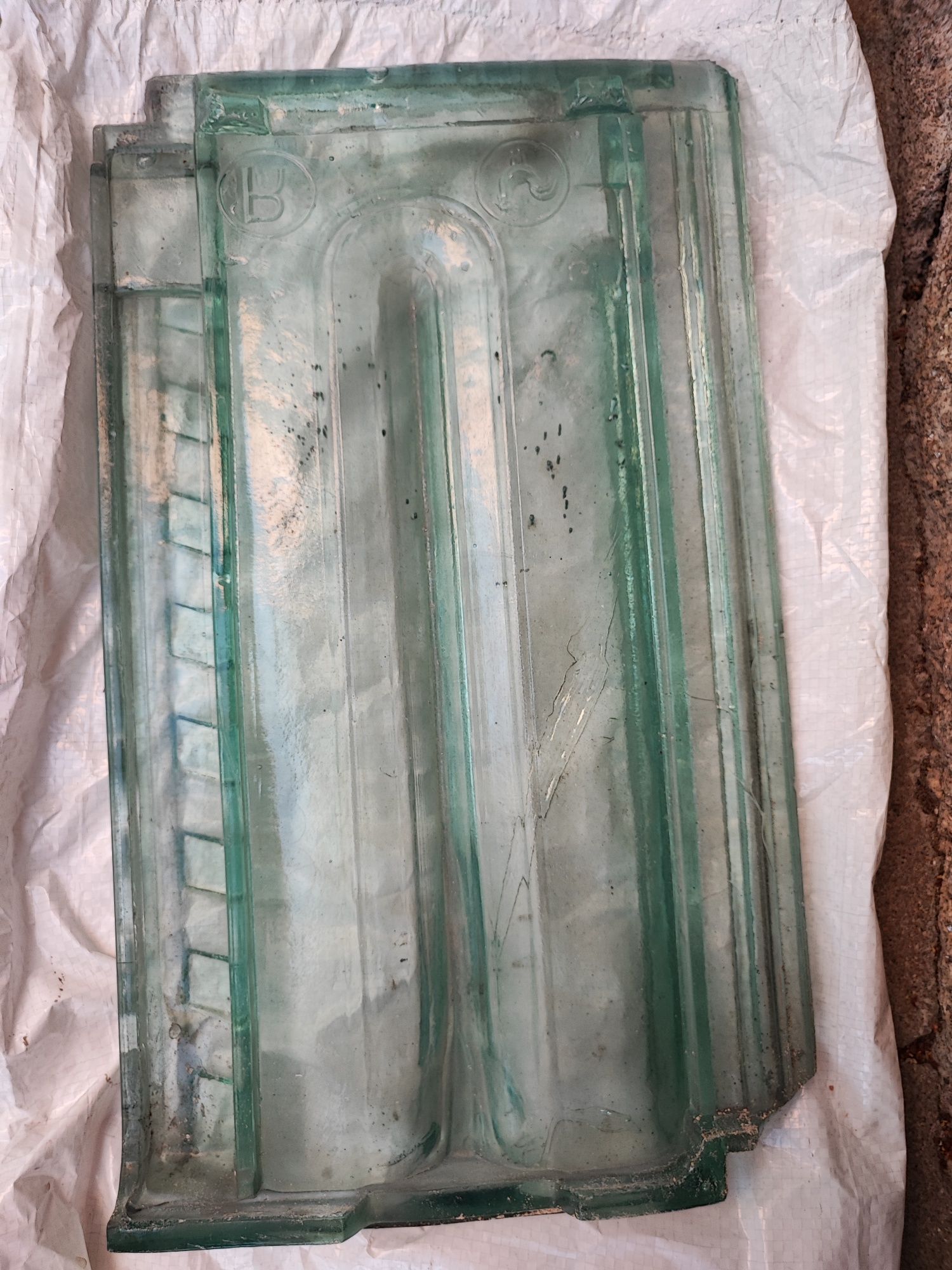 Telha de vidro antiga
