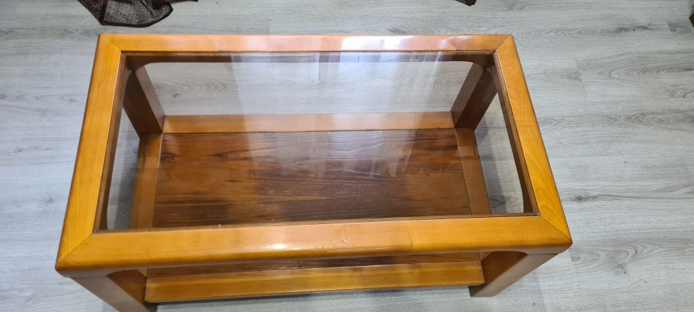 Mesa de madeira de centro