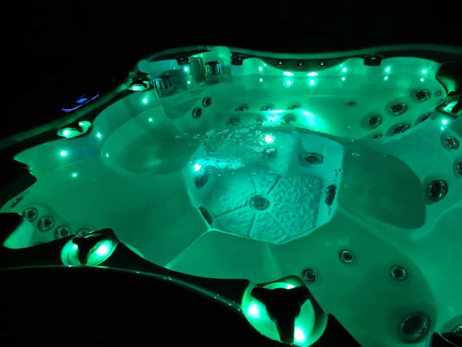 WANNA OGRODOWA JACUZZI dla 6 osób z hydromasażem WIFI BALBOA 230x230