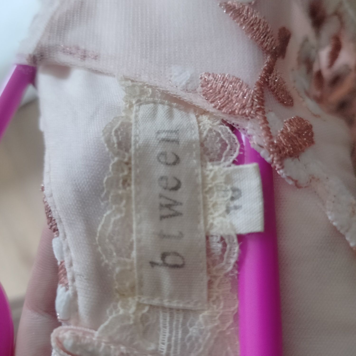Sukienka elegancka dziewczęca tiul kwiaty btween 134 140