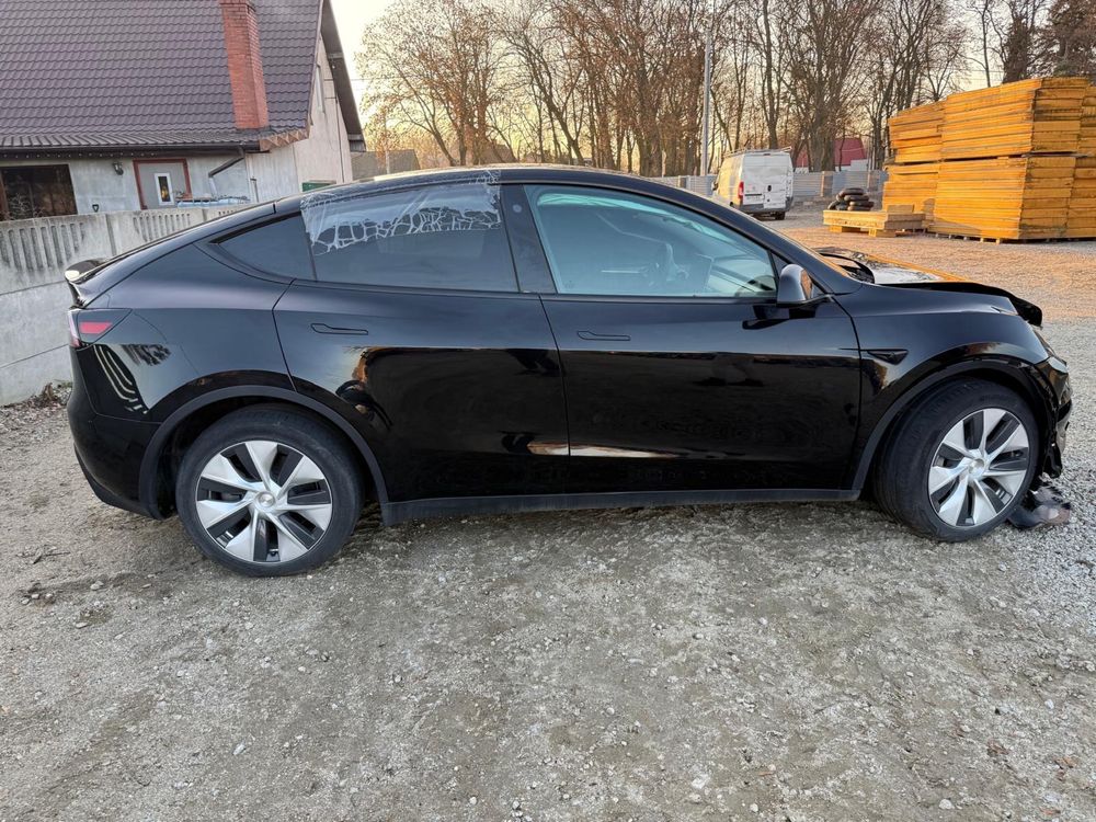 Tesla Y  2022 rok