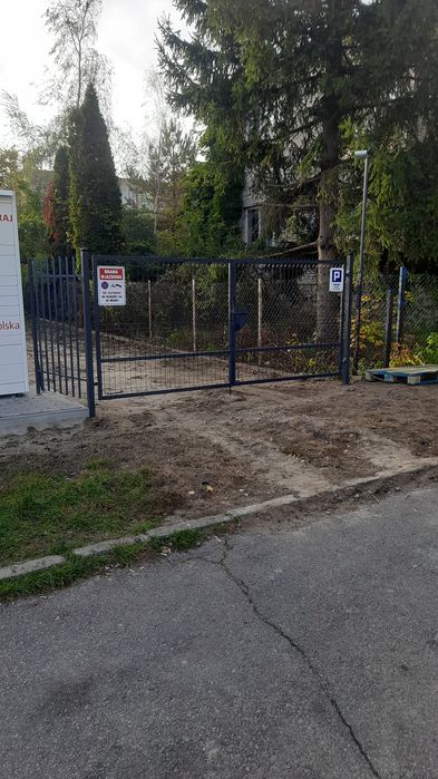 Parking miejsce parkingowe osiedl Stawki ul.11 listopada 17 koło żabki