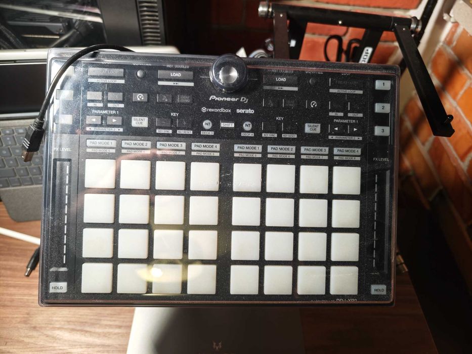 Kontroler Pioneer DDJ XP2 Serato rekordbox statyw