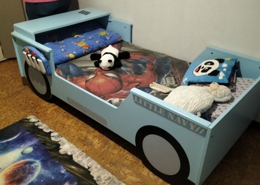 Cama para criança tipo carro
