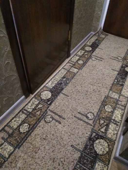 Продам ковровую дорожку.