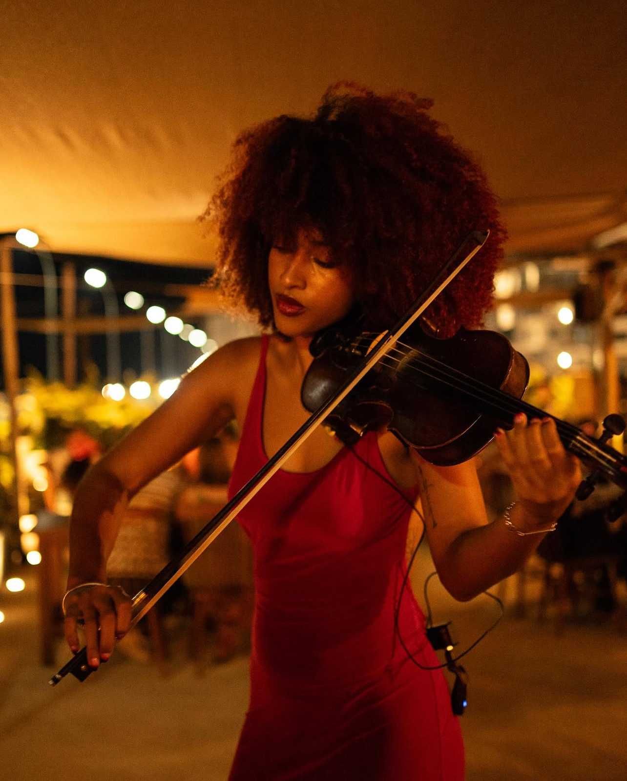 Violinista cubana profissional em Lisboa – Casamentos e eventos