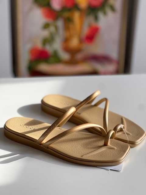 Сандалі Crocs Miami Metallic Toe Loop, W7, W8, W9