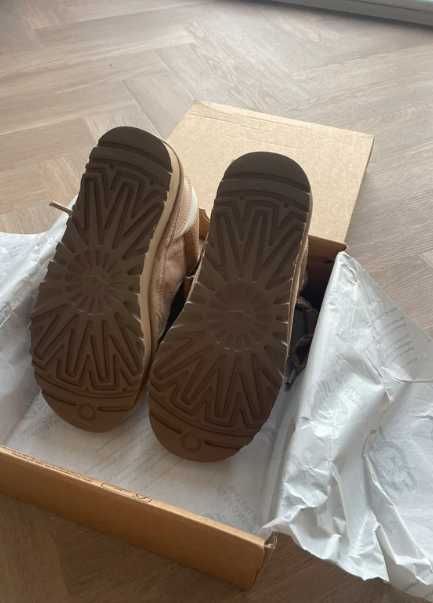 UGG Lowmel Sand R.40