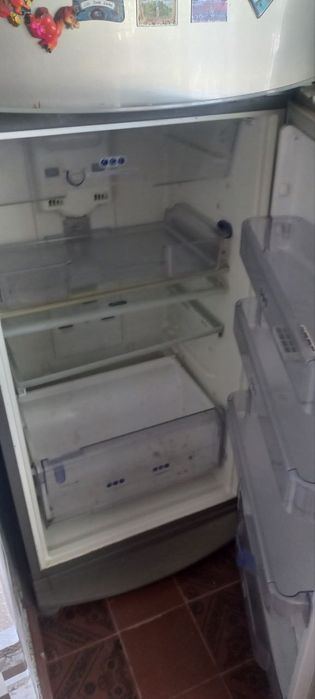 Холодильник на запчастини.