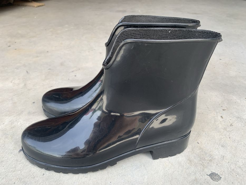 Короткі гумові чобітки