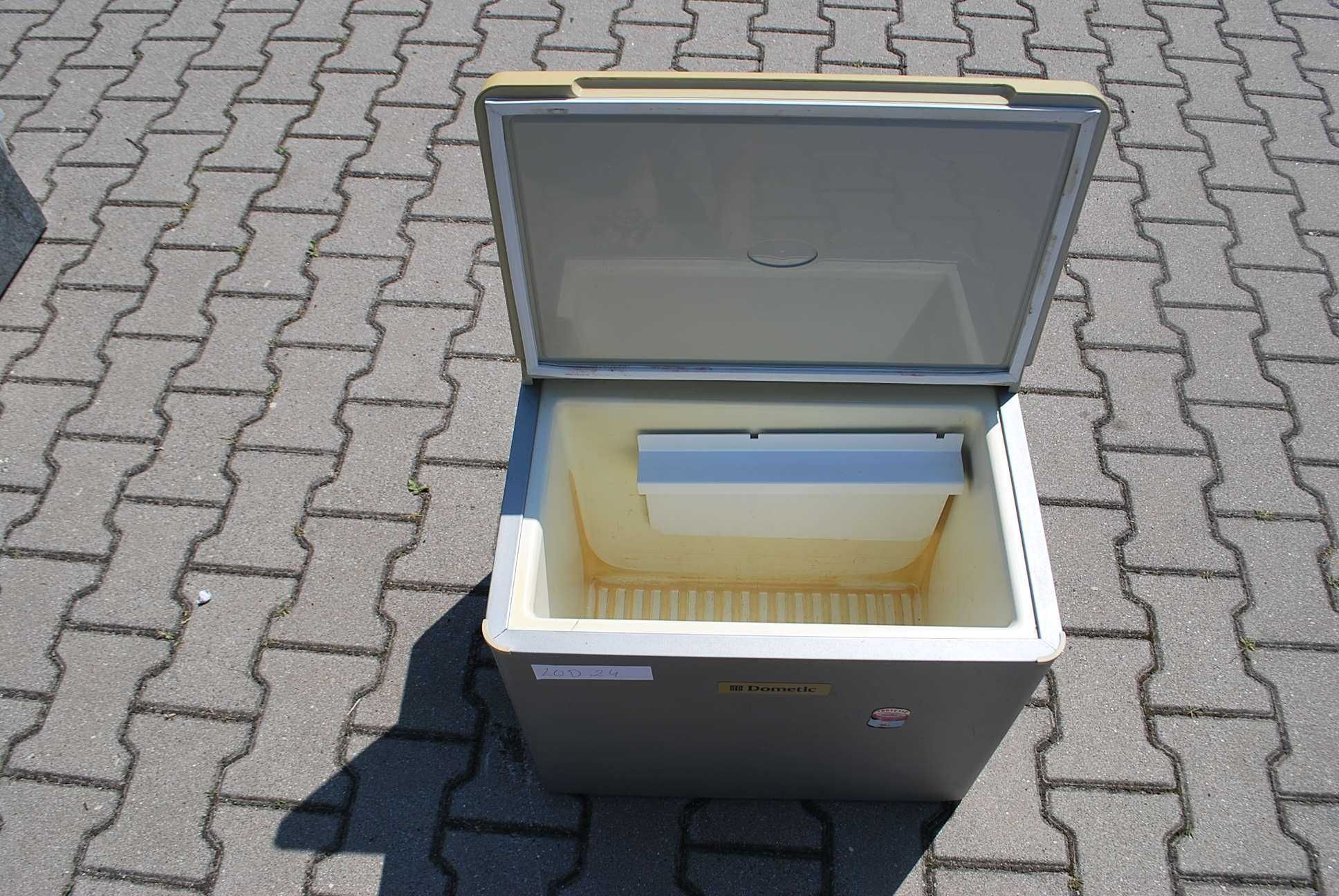 Lodówka DOMETIC RC1600EE 24V, 220V, do kempingu/kampera