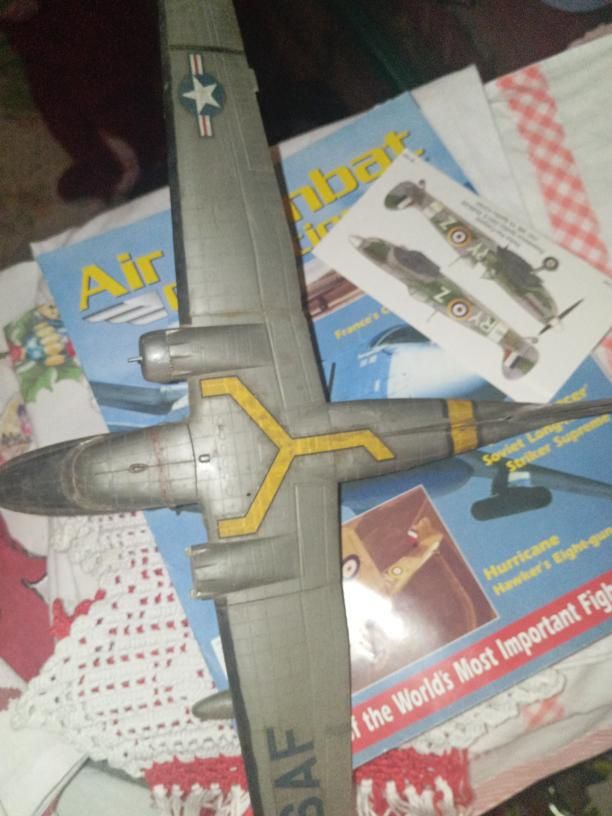 Aviao com revista e postal