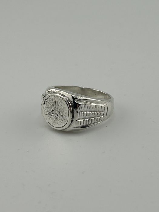 Srebrny sygnet 13,10 g (próba 925) – motyw gwiazdy/Mercedes