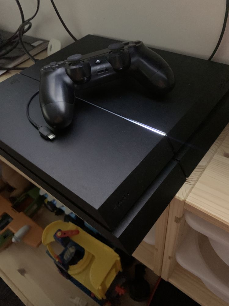 Playstation 4 com comando original