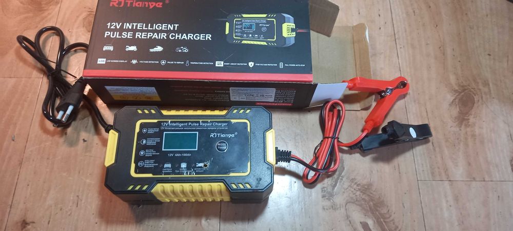 Prostownik / Ładowarka  Automatyczny z Funkcją Naprawy 12V 24V - 6A -