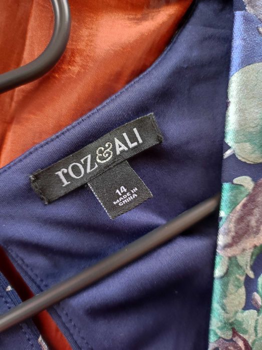 Suknia  w kwiaty r. 42