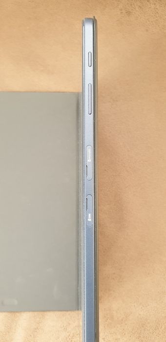 Планшет Samsung Galaxy Tab A 10.1" (2016) SM-T585