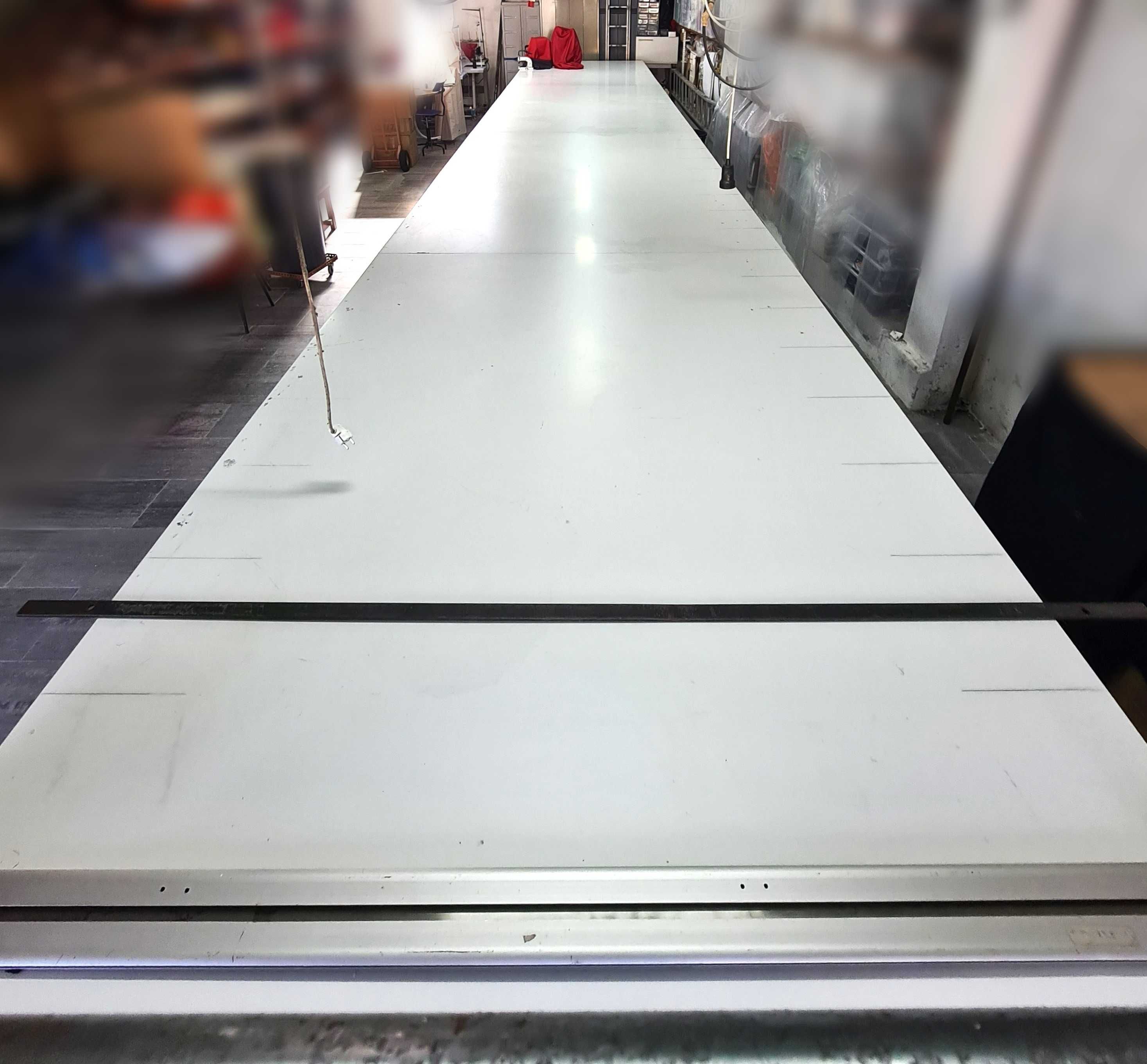 Mesa de corte e estendimento para textil c/suporte + régua + guincho.