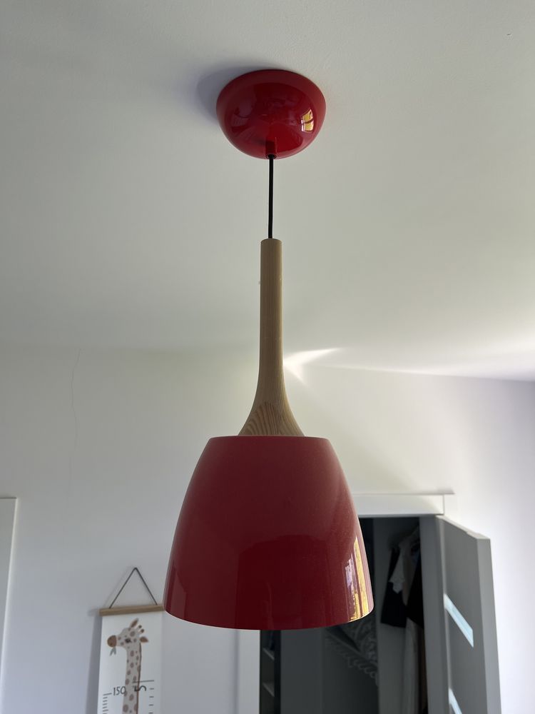 Lampa żyrandol czerwony drewno sosna