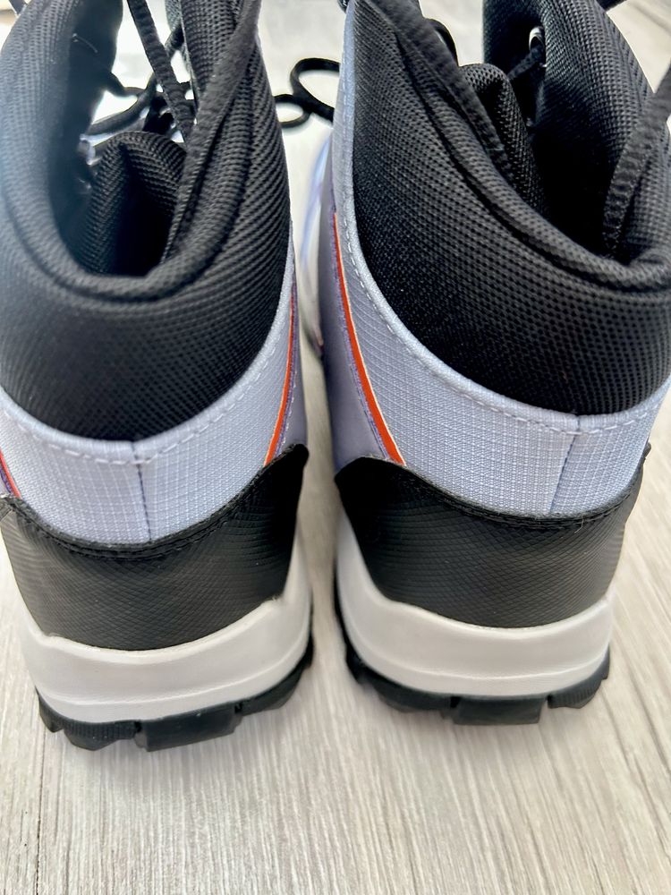 Продам нові ботинки Adidas оригінал