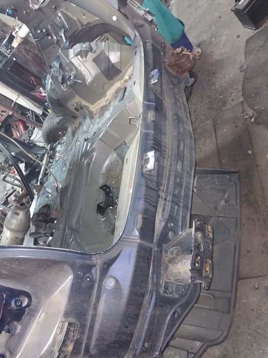 Toyota Auris 1 pas tylny wanna podłoga bagażnika