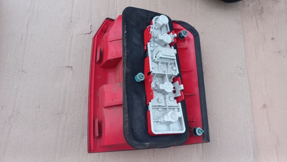 Audi a2 lampa tylna lewa lewy tyl