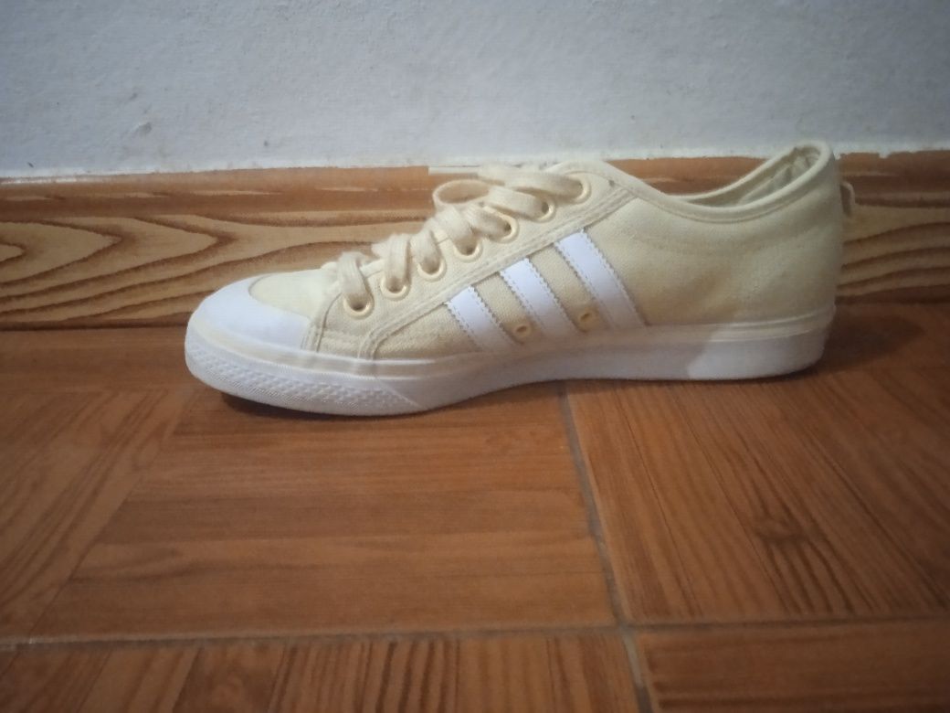 Sapatilhas adidas amarelas