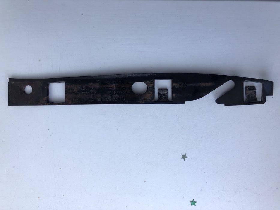 Направляюча, Кріплення бампера A 203 889 01 95 L. Mercedes-Benz  203