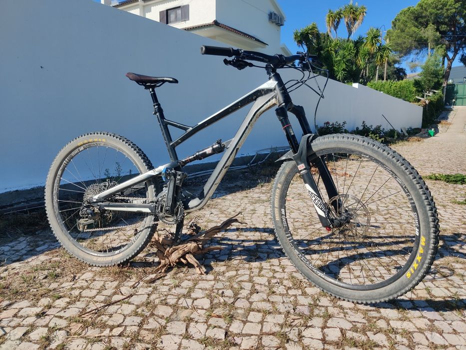 Bicicleta YT JEFFSY 27,5 ENDURO