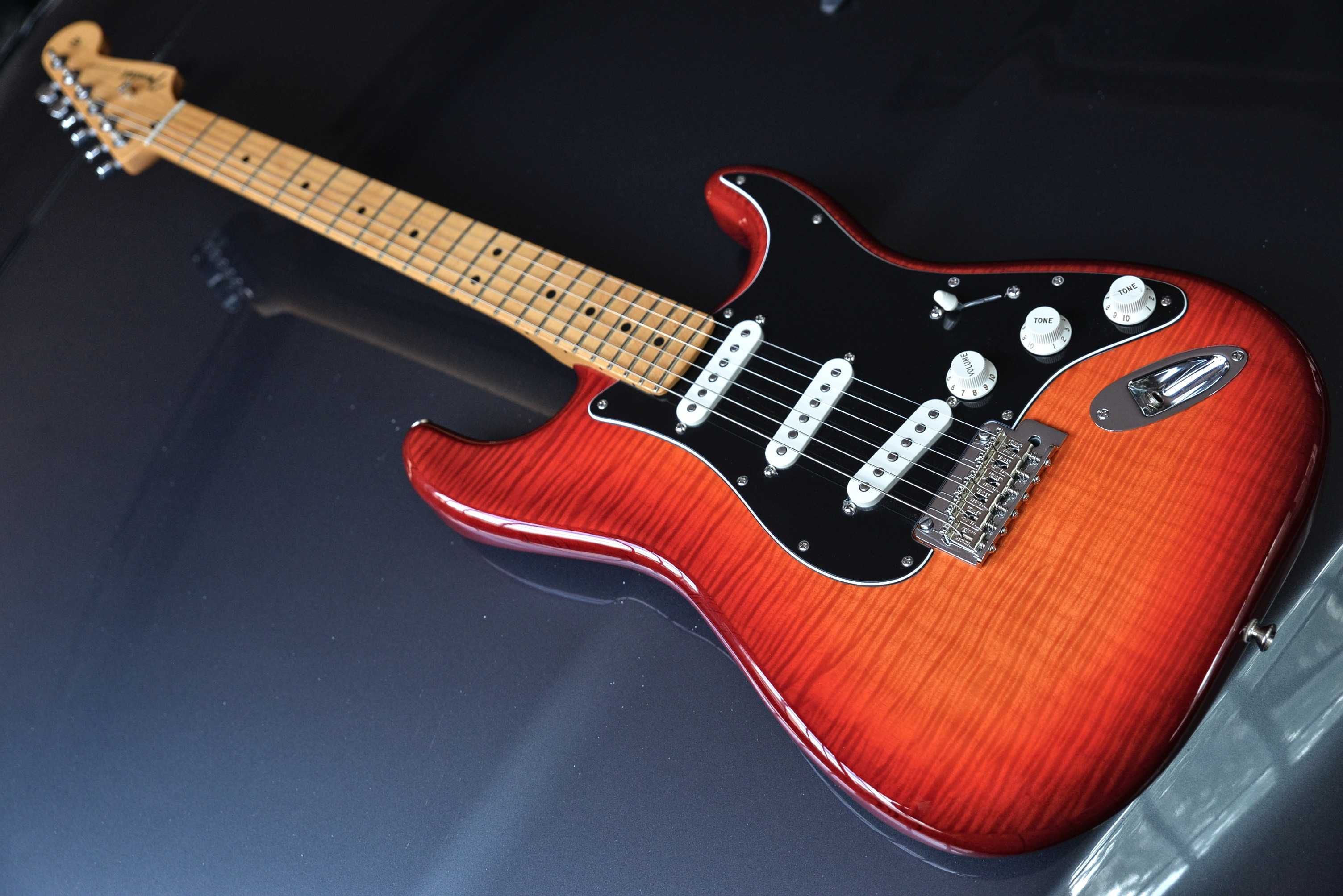 Fender Player Plus Top Stratocaster