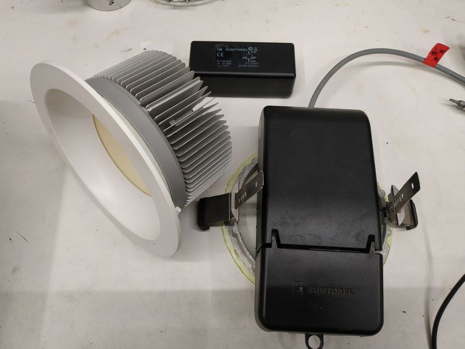 Врізний PRO LED світильник Zumtobel E2 27W 230V.