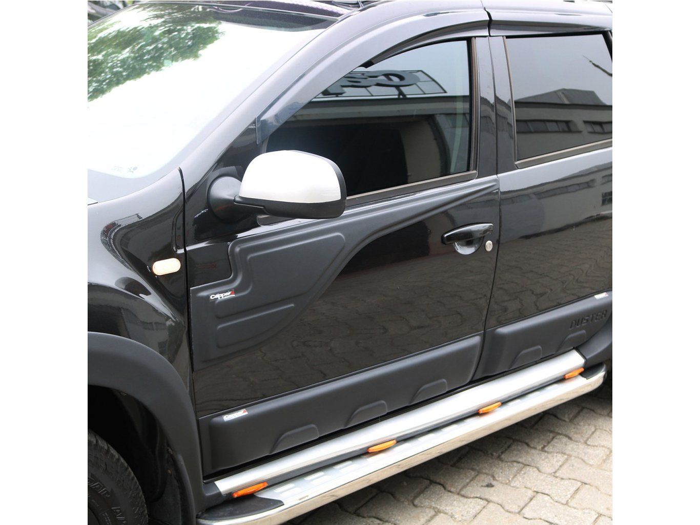 Renault Duster 2008-2018 Верхні накладки молдинги на двері (2 шт)